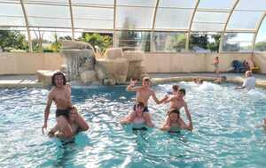 Décompression dans la piscine en fin d'après-midi