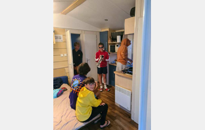 Action vaisselle du soir avant la belle soirée dansante FLUO 🎉🎉
